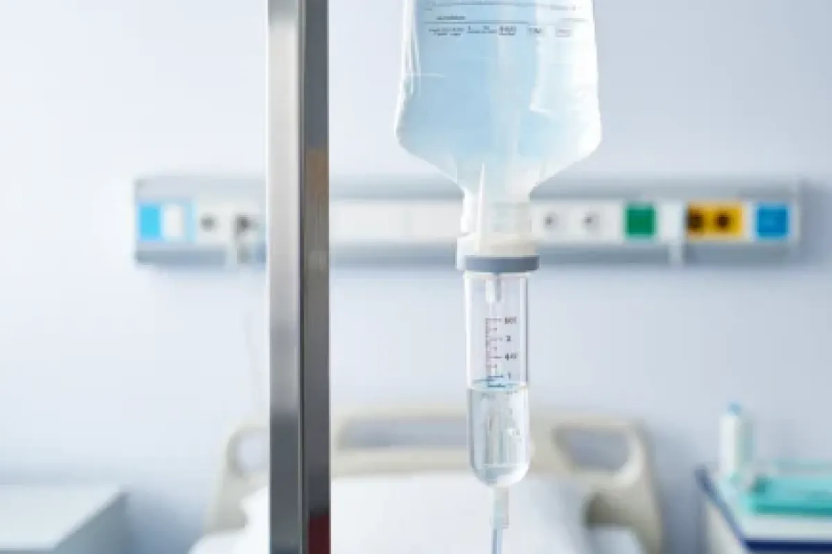 Медицинская капельница в клинике